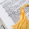 Naar aanleiding of na aanleiding: correct schrijven