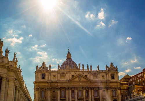 Welke kledingregels gelden bij de Sint-Pietersbasiliek in Rome in november 2026
